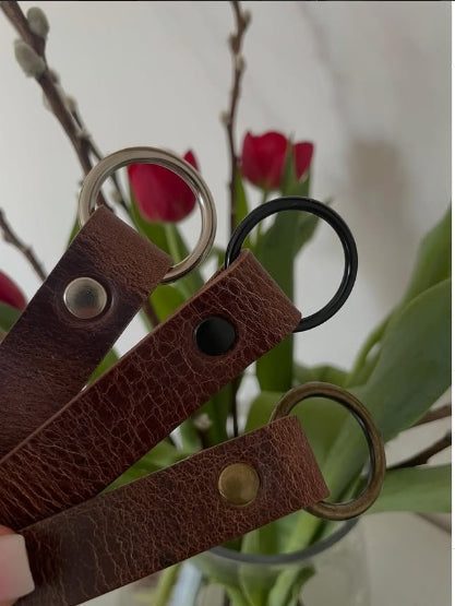 How to Choose the Right Curtain Tie-Back Fixing: Brass, Nickel, Black or Antique?