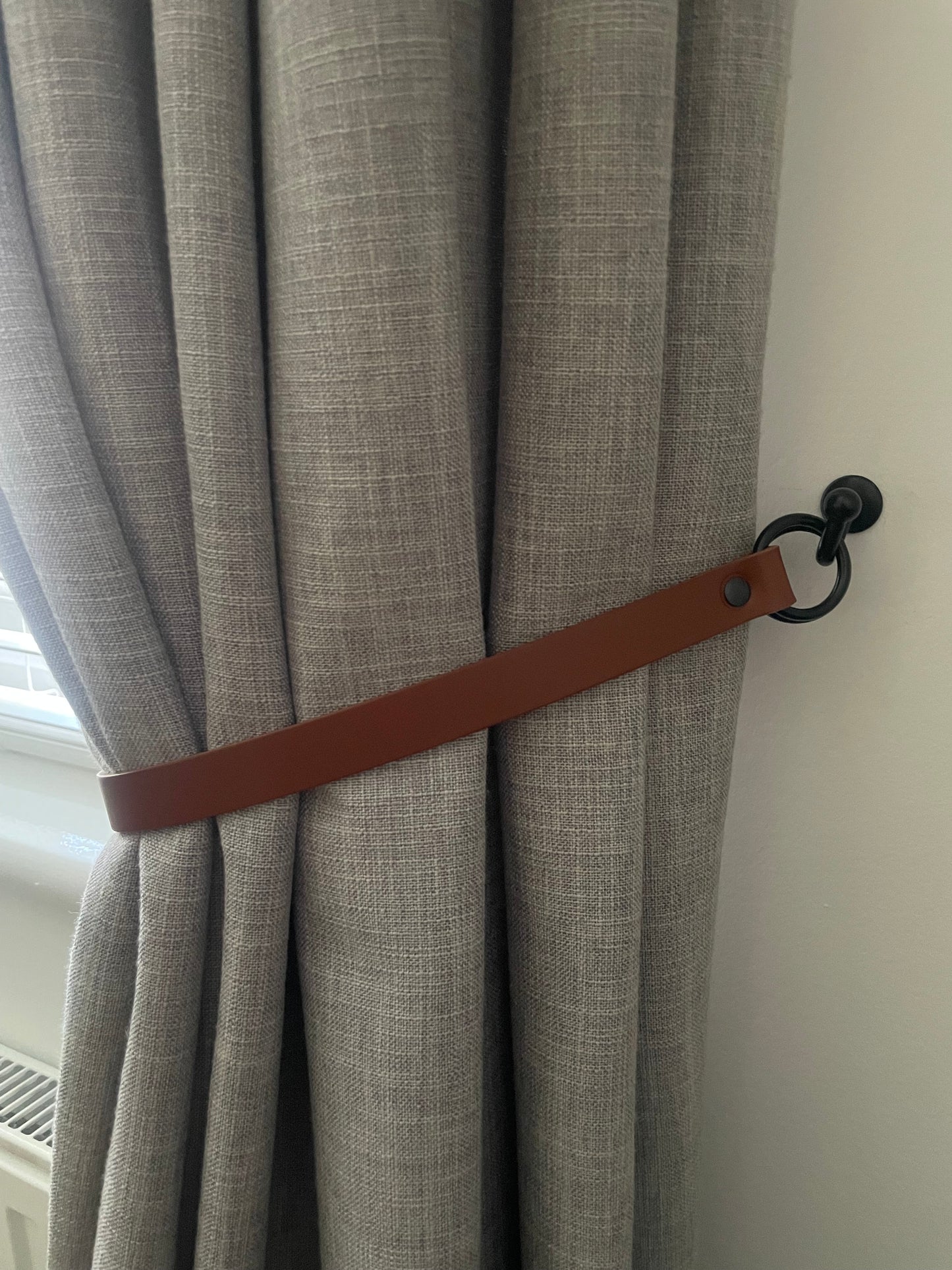 Leather Curtain Tie Back - Saddle Tan