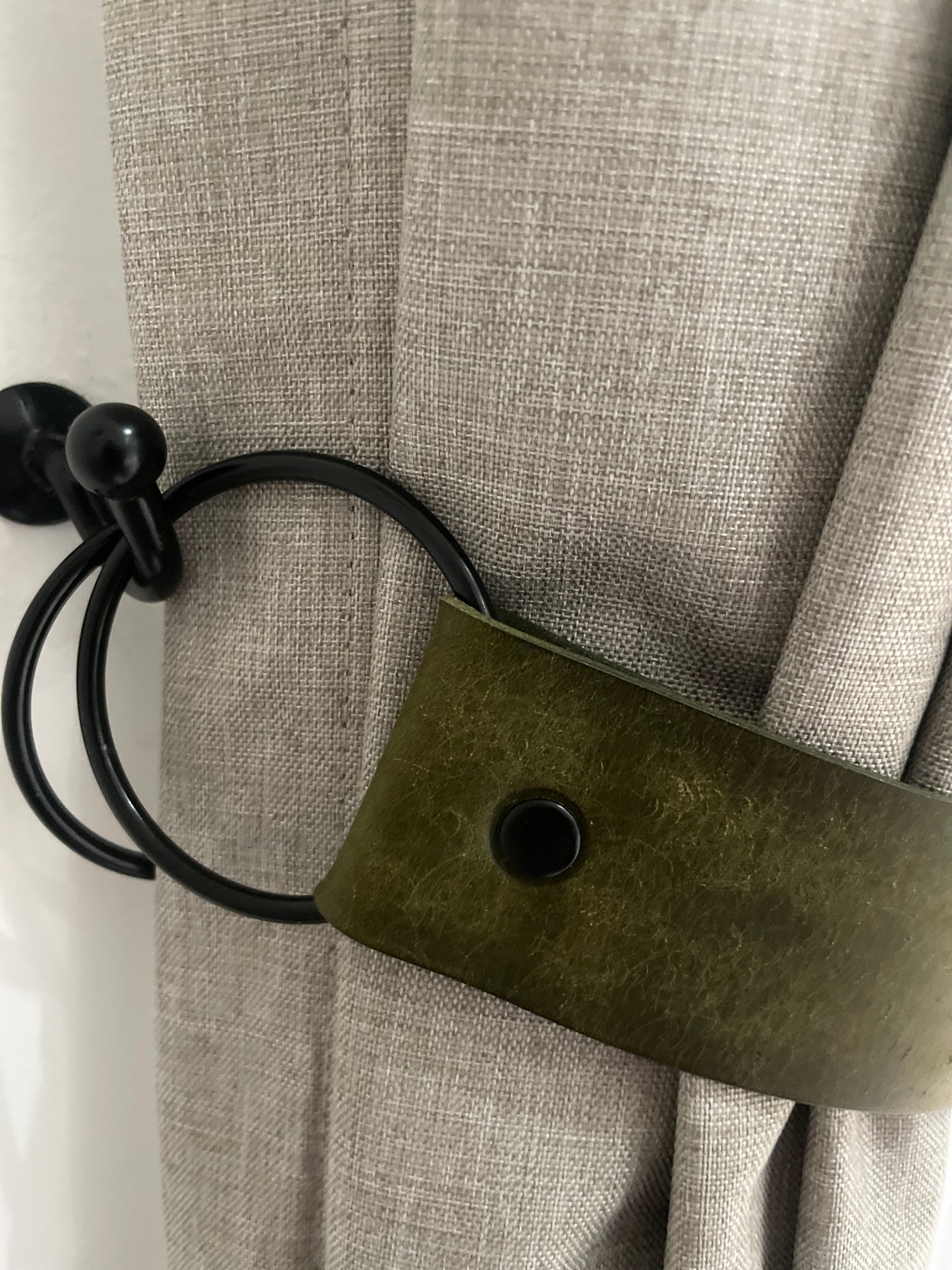 Handmade Wide Olive Green Leather Curtain Tie Back: Thick O-Ring wide (Single)
