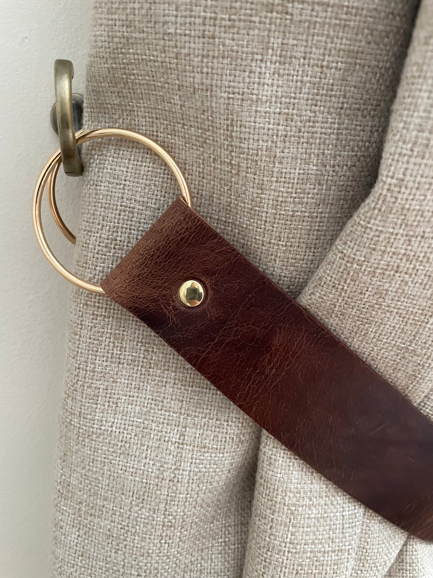 Handmade Wide Antique Brown Leather Curtain Tie Back: Thick O-Ring wide (Single)