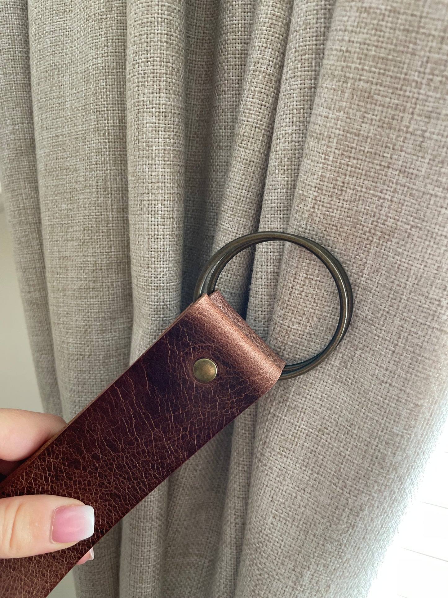 Handmade Wide Antique Brown Leather Curtain Tie Back: Thick O-Ring wide (Single)
